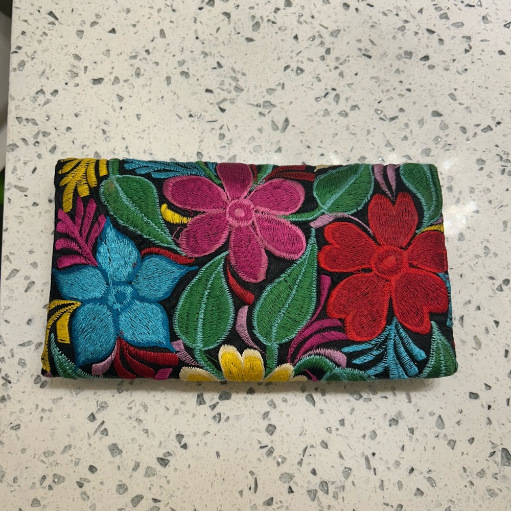 Floral Embroidered Women's Clutch - Picture 4 of 4